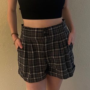high waisted plaid mom shorts in black & tan